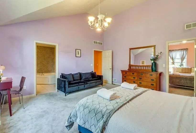 Pennsylvania Escape W/ Hot Tub, Fire Pit & Deck!