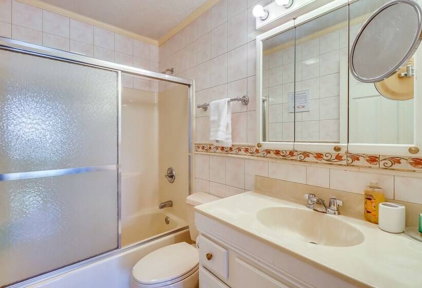 Pennsylvania Escape W/ Hot Tub, Fire Pit & Deck!