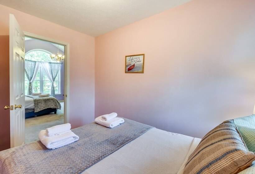 Pennsylvania Escape W/ Hot Tub, Fire Pit & Deck!