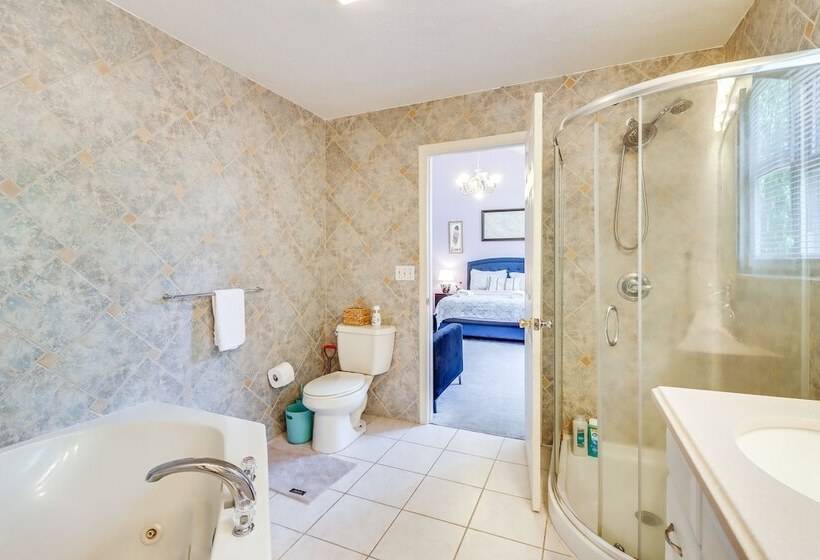 Pennsylvania Escape W/ Hot Tub, Fire Pit & Deck!