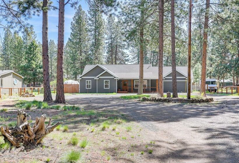 Pet Friendly Oregon Retreat W/ Patio & Hot Tub!
