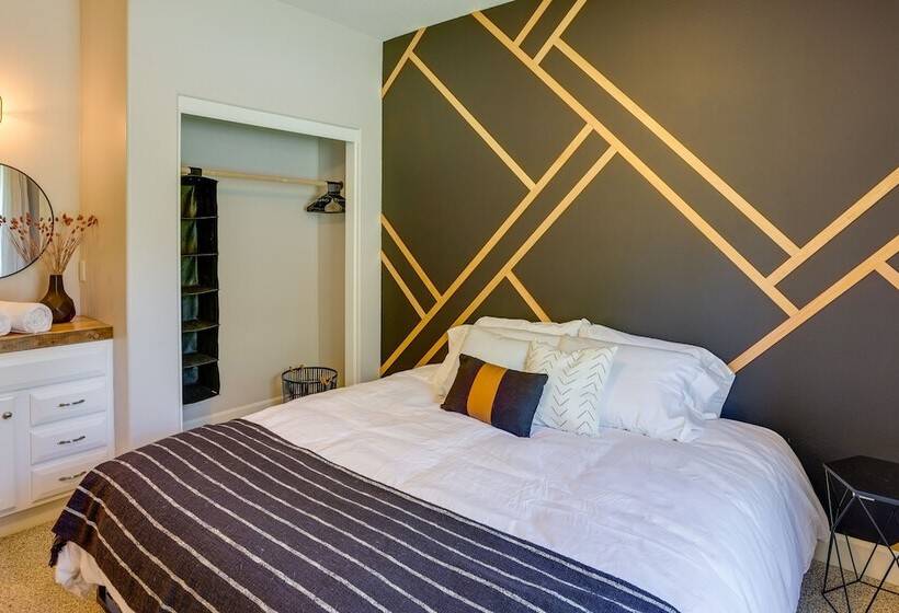 Pet Friendly Oregon Retreat W/ Patio & Hot Tub!