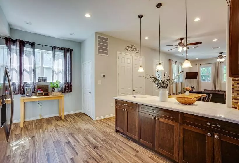 Pet Friendly Tomball Home: Walk To Main Street!