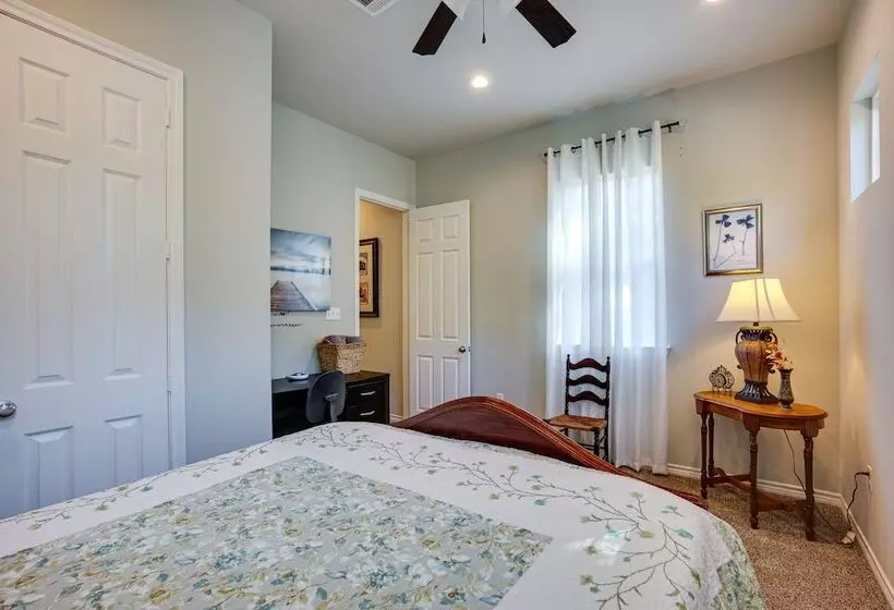 Pet Friendly Tomball Home: Walk To Main Street!