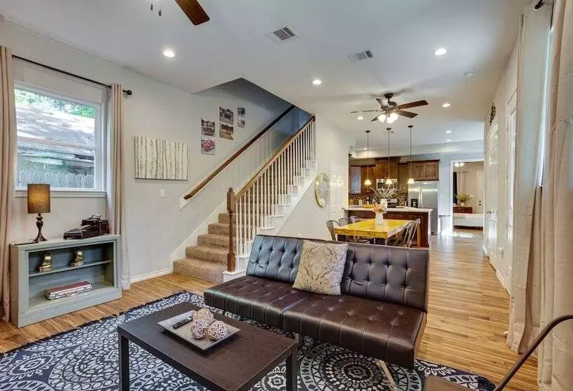 Pet Friendly Tomball Home: Walk To Main Street!