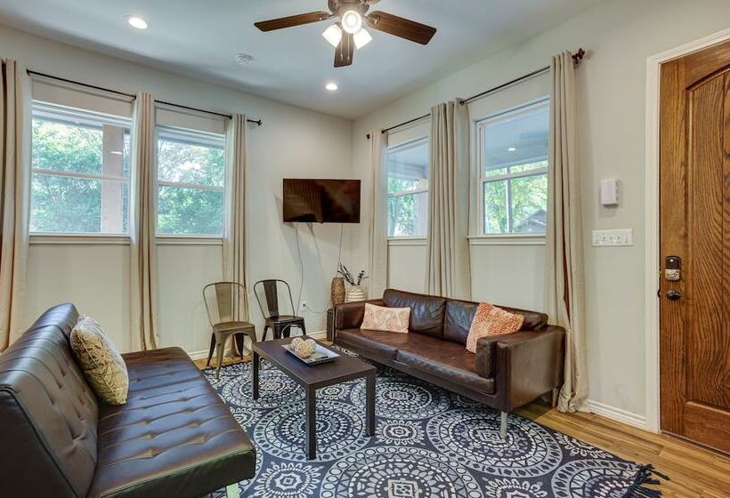 Pet Friendly Tomball Home: Walk To Main Street!