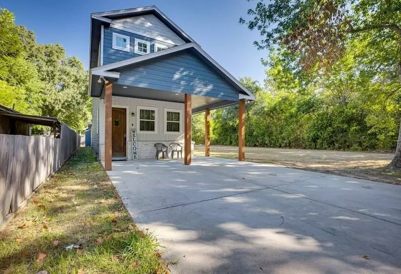 Pet Friendly Tomball Home: Walk To Main Street!