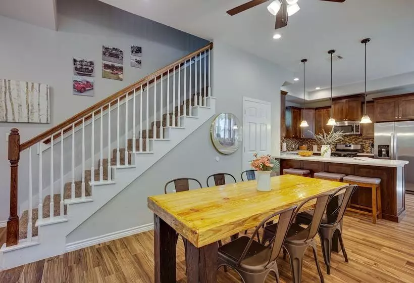 Pet Friendly Tomball Home: Walk To Main Street!