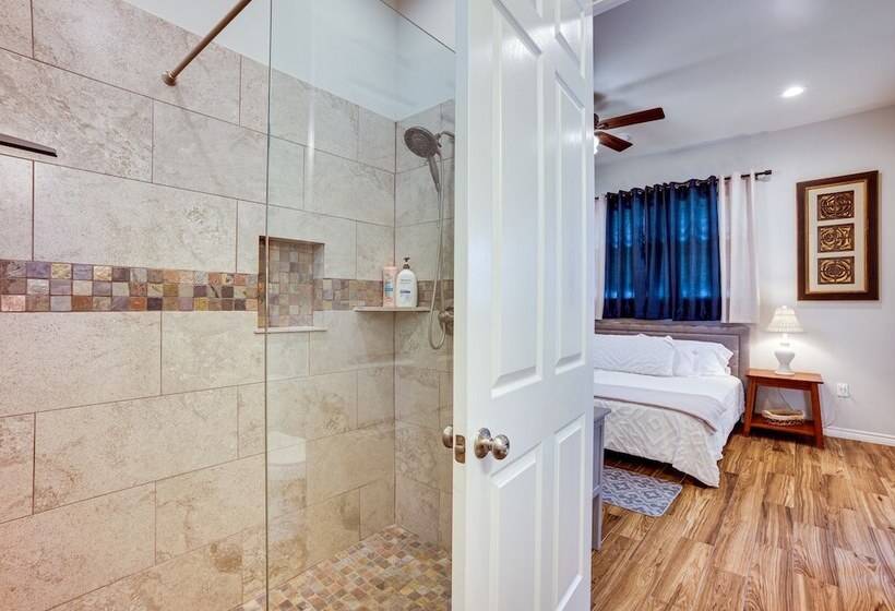 Pet Friendly Tomball Home: Walk To Main Street!