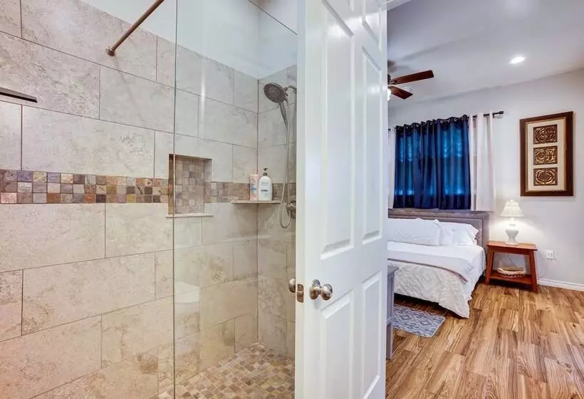 Pet Friendly Tomball Home: Walk To Main Street!