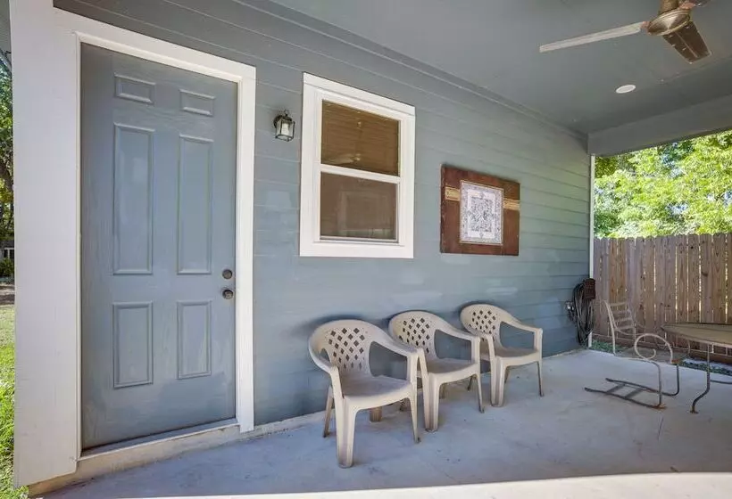 Pet Friendly Tomball Home: Walk To Main Street!