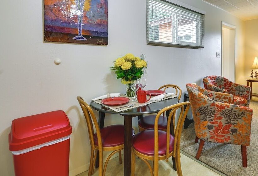 Quaint Cody Cottage W/ Grill: Walk To Downtown!