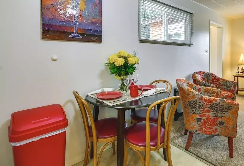 Quaint Cody Cottage W/ Grill: Walk To Downtown!