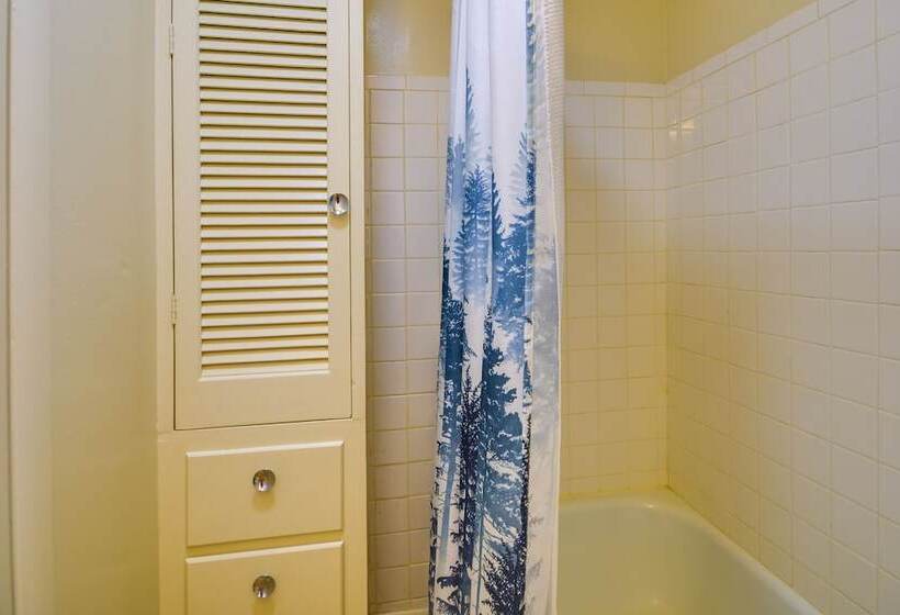 Quaint Cody Cottage W/ Grill: Walk To Downtown!