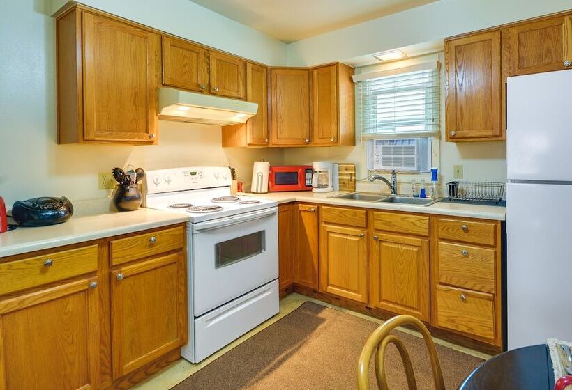 Quaint Cody Cottage W/ Grill: Walk To Downtown!
