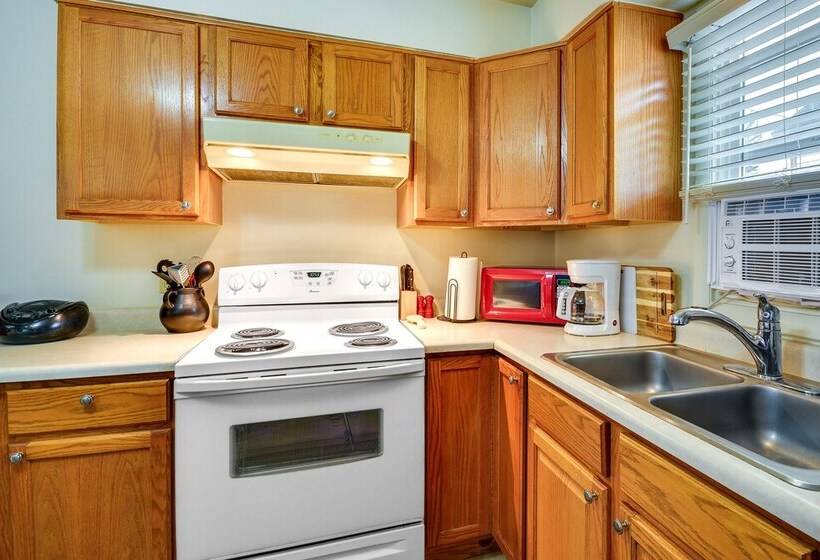 Quaint Cody Cottage W/ Grill: Walk To Downtown!