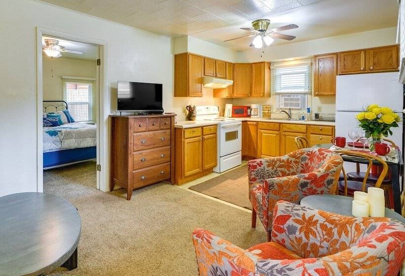 Quaint Cody Cottage W/ Grill: Walk To Downtown!