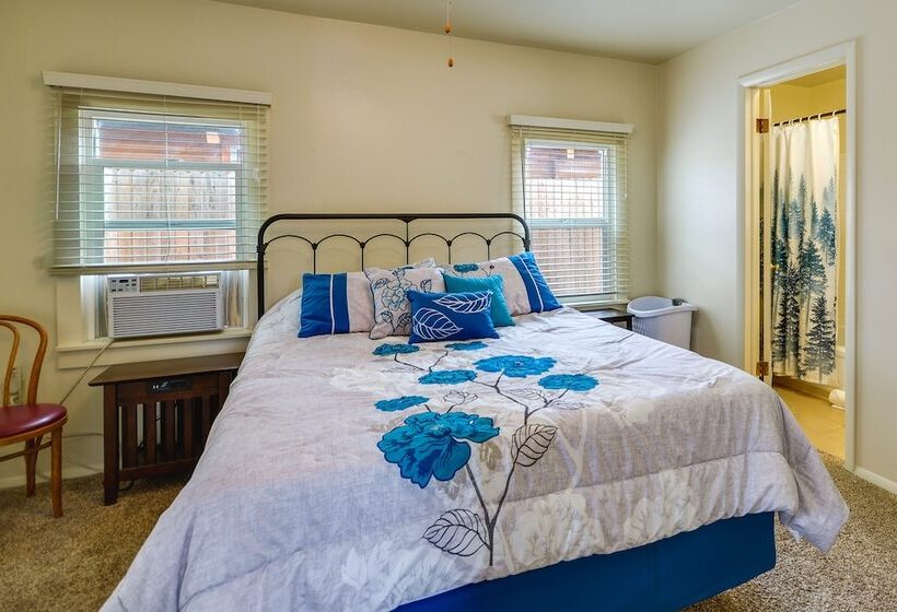 Quaint Cody Cottage W/ Grill: Walk To Downtown!