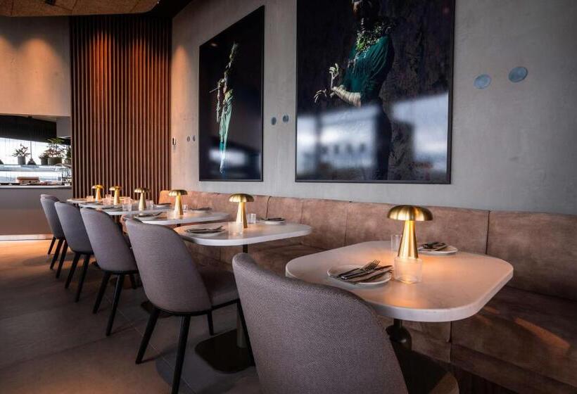 Radisson Blu Hotel At Porsche Design Tower Stuttgart