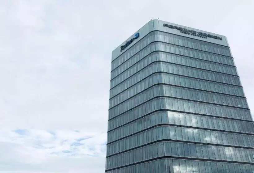 Radisson Blu Hotel At Porsche Design Tower Stuttgart