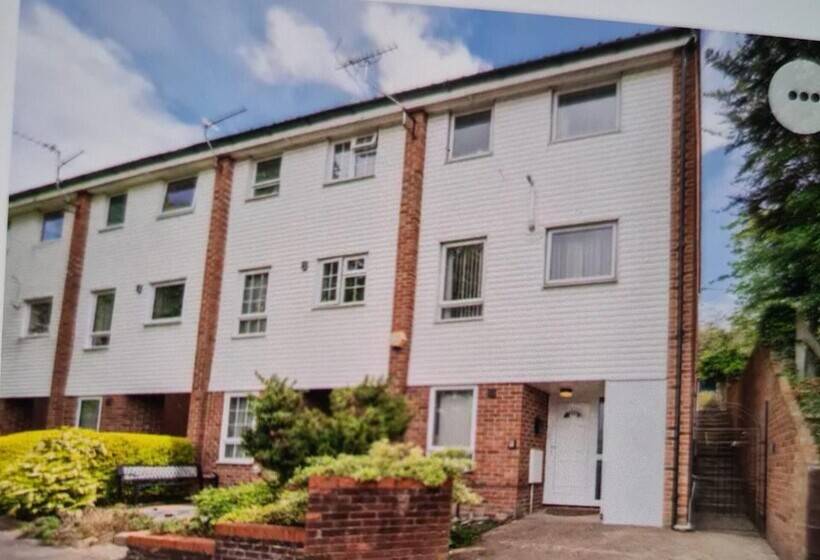 Резиденция 4bed Castle In Medway Free Sports Channel Parking