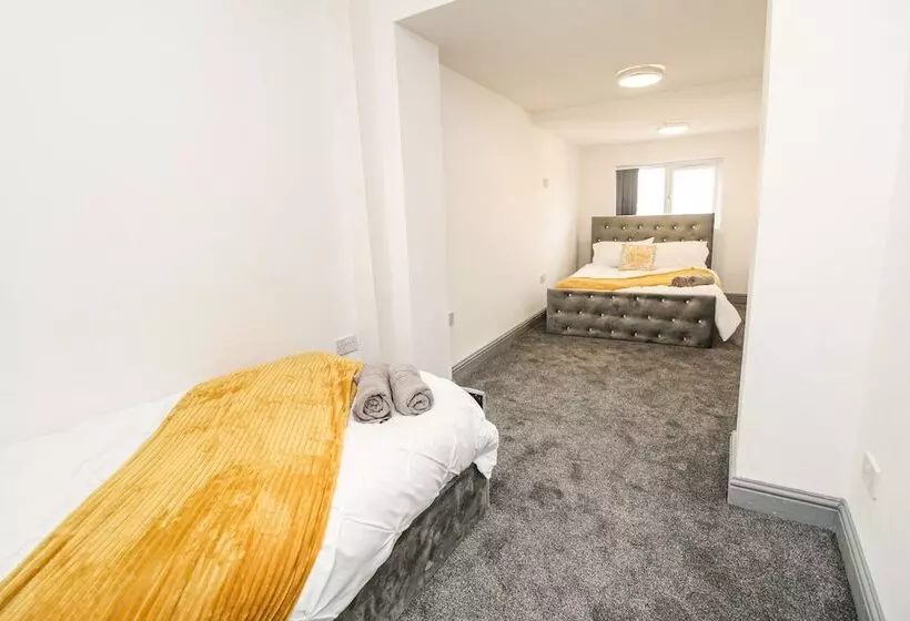اقامتگاه Remarkable 4 Bed House In Bradford