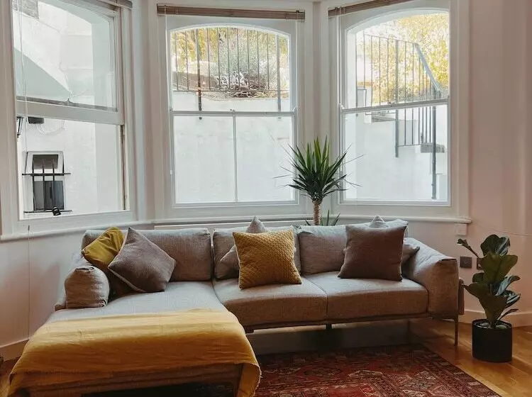 レジデンス Stunning Victorian Mansion Apartment