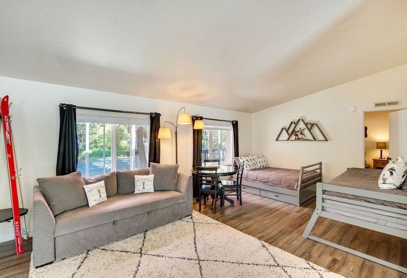 Riverfront Home W/ Deck, Near Mount Rainier!