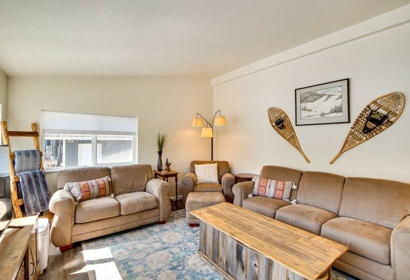 Riverfront Home W/ Deck, Near Mount Rainier!