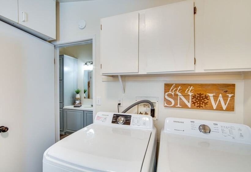 Riverfront Home W/ Deck, Near Mount Rainier!