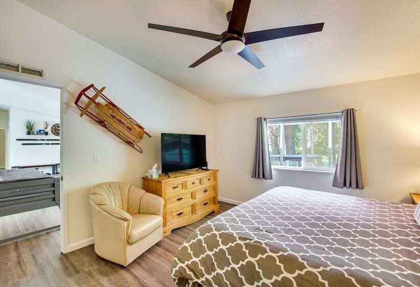 Riverfront Home W/ Deck, Near Mount Rainier!