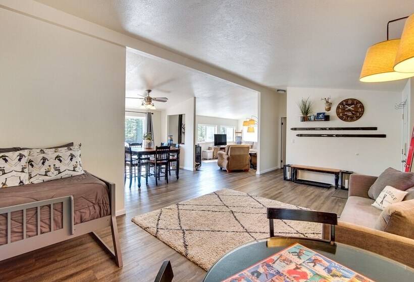 Riverfront Home W/ Deck, Near Mount Rainier!