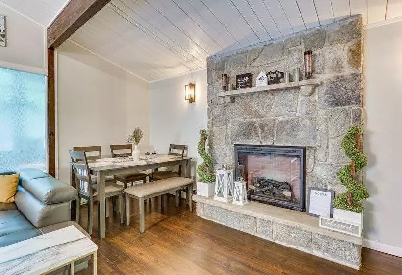 East Stroudsburg Home Near Skiing & Del Water Gap!