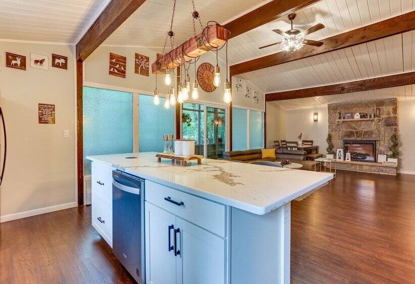 East Stroudsburg Home Near Skiing & Del Water Gap!