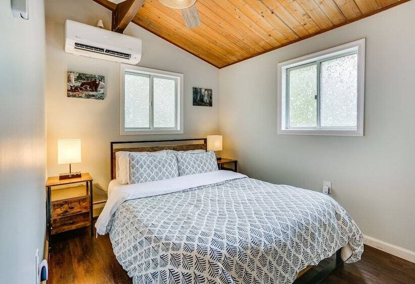 East Stroudsburg Home Near Skiing & Del Water Gap!