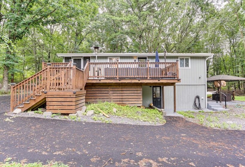 East Stroudsburg Home Near Skiing & Del Water Gap!