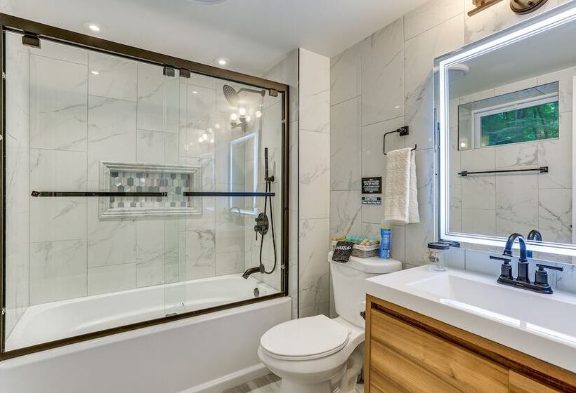 East Stroudsburg Home Near Skiing & Del Water Gap!