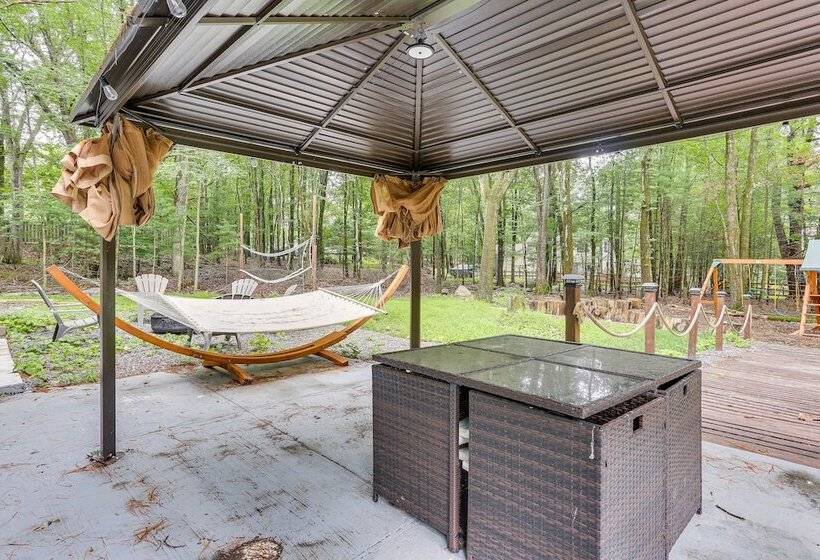 East Stroudsburg Home Near Skiing & Del Water Gap!