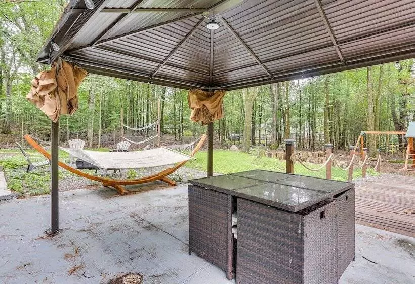 East Stroudsburg Home Near Skiing & Del Water Gap!