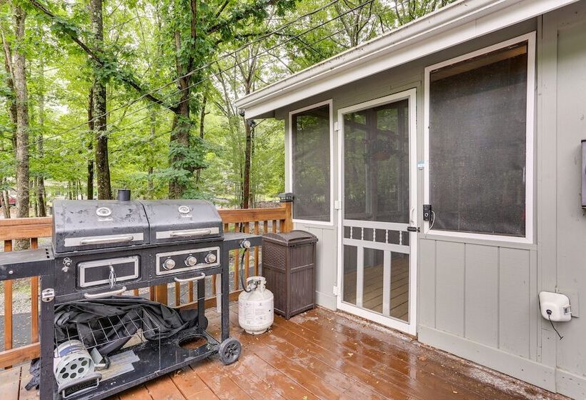 East Stroudsburg Home Near Skiing & Del Water Gap!