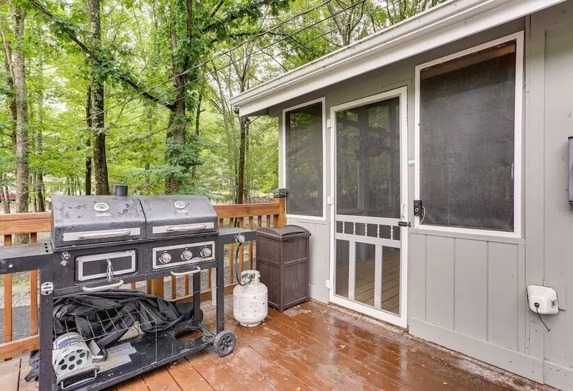 East Stroudsburg Home Near Skiing & Del Water Gap!