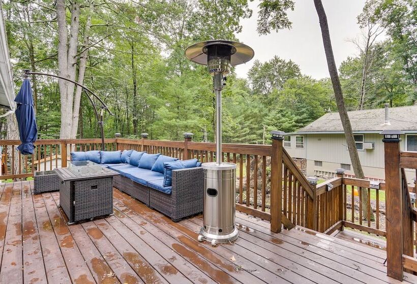 East Stroudsburg Home Near Skiing & Del Water Gap!