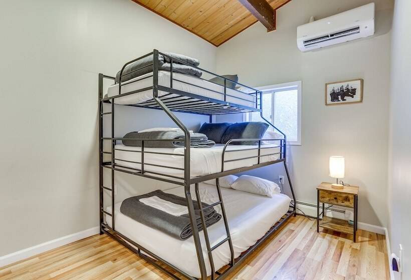 East Stroudsburg Home Near Skiing & Del Water Gap!