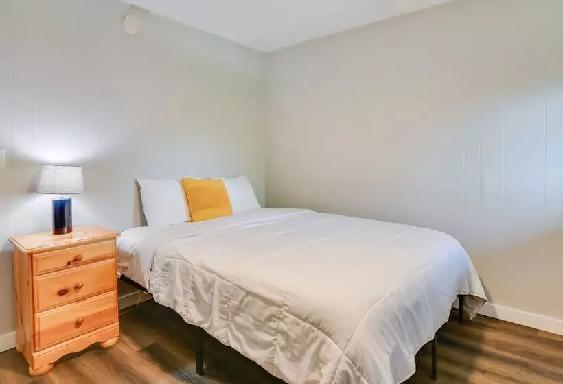 Serene Kimberling City Retreat W/ Boat Dock & Slip