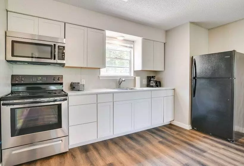 Serene Kimberling City Retreat W/ Boat Dock & Slip