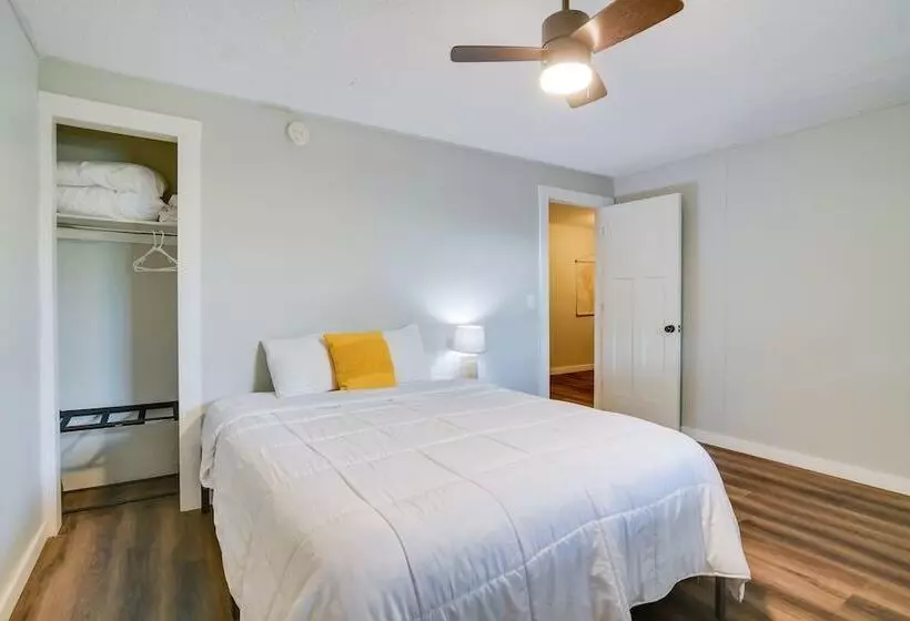 Serene Kimberling City Retreat W/ Boat Dock & Slip