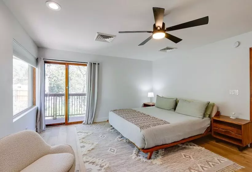 Spacious Flagstaff Cabin W/ Hot Tub & Fire Pit!