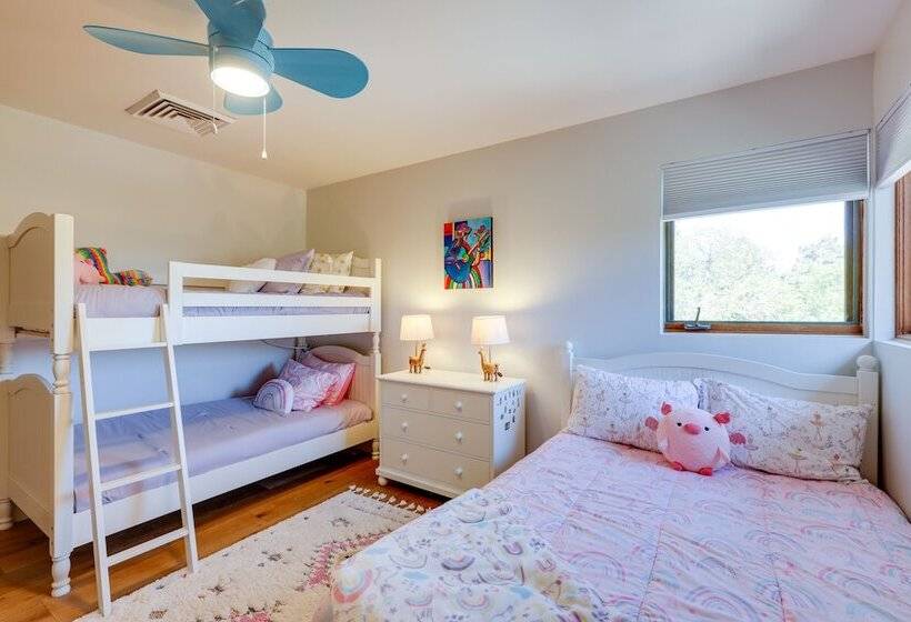 Spacious Flagstaff Cabin W/ Hot Tub & Fire Pit!