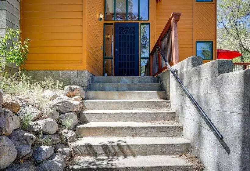 Spacious Flagstaff Cabin W/ Hot Tub & Fire Pit!