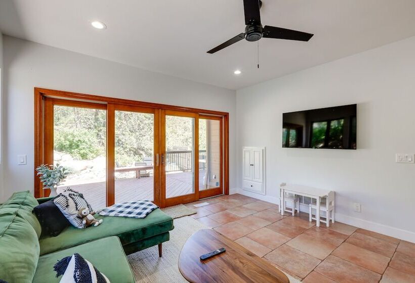 Spacious Flagstaff Cabin W/ Hot Tub & Fire Pit!